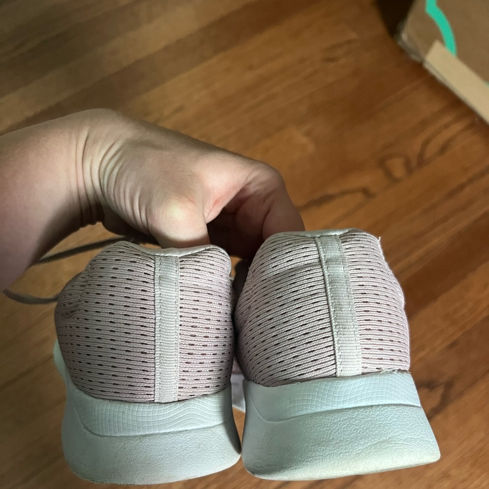 Light mauve tennis shoes 9.5 - Picture 6 of 6